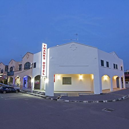 Thanks Hotel ปาริต บุนตาร์ ภายนอก รูปภาพ