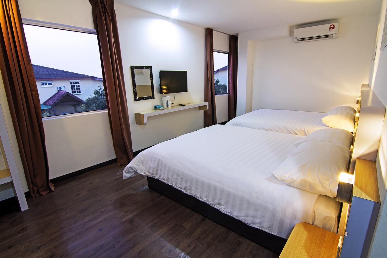 Thanks Hotel ปาริต บุนตาร์ ภายนอก รูปภาพ