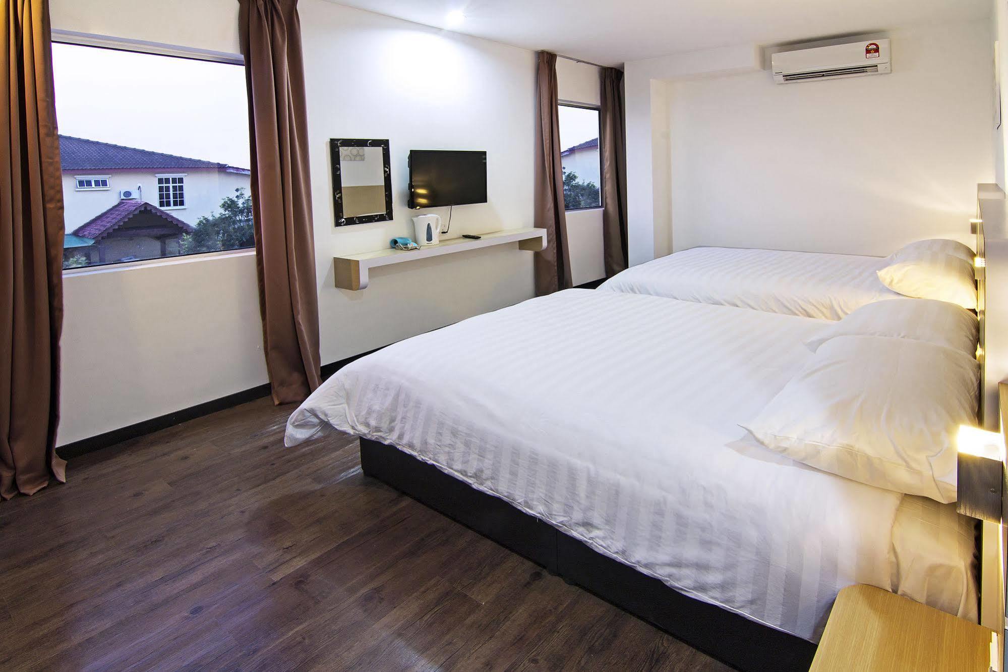 Thanks Hotel ปาริต บุนตาร์ ภายนอก รูปภาพ