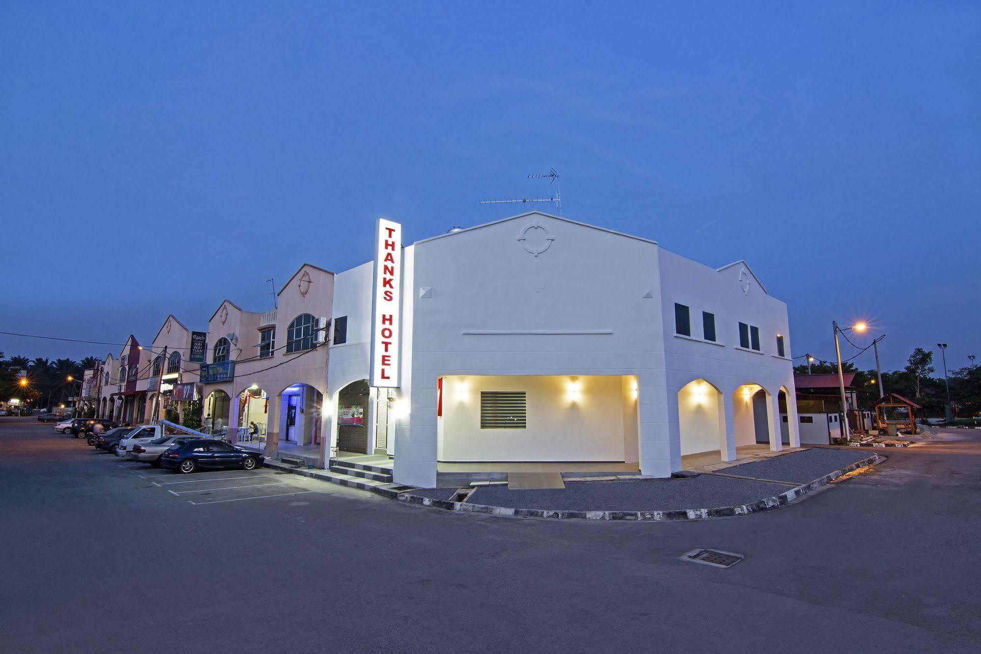 Thanks Hotel ปาริต บุนตาร์ ภายนอก รูปภาพ