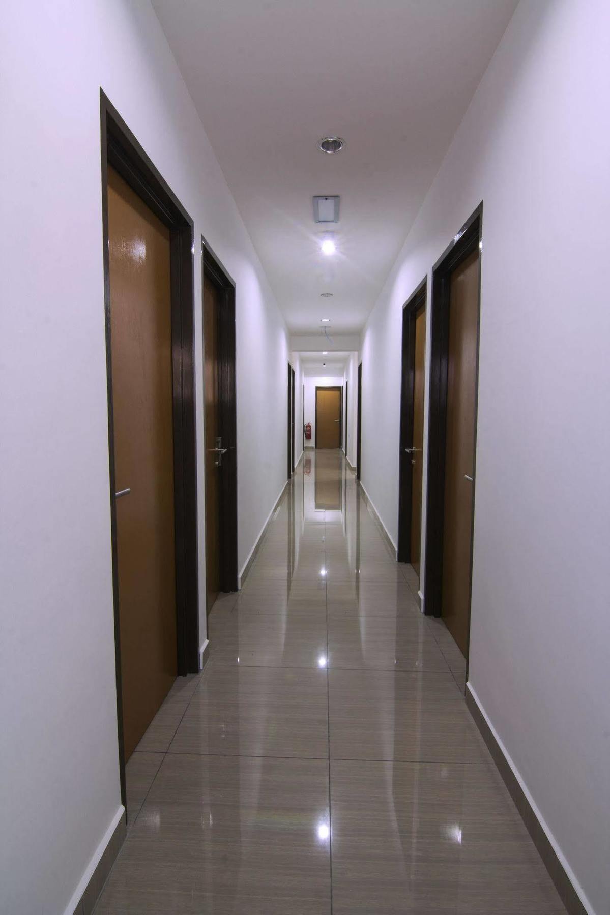 Thanks Hotel ปาริต บุนตาร์ ภายนอก รูปภาพ